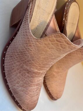Chinese Laundry| Blush Pink Textured Suede Slip-On 3” Block Heel Western Mules